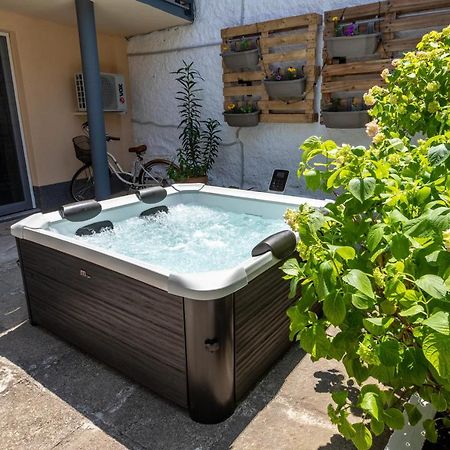 Self Check-In Apartment With Jacuzzi Мостар Экстерьер фото